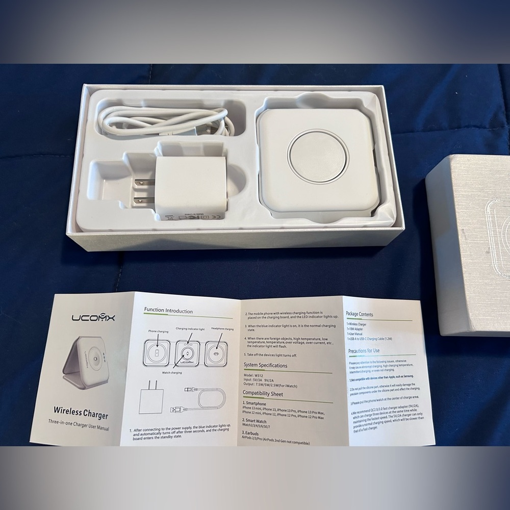 UCOMX • 3 in 1 Magnetic Wireless Charger • Portable • White •